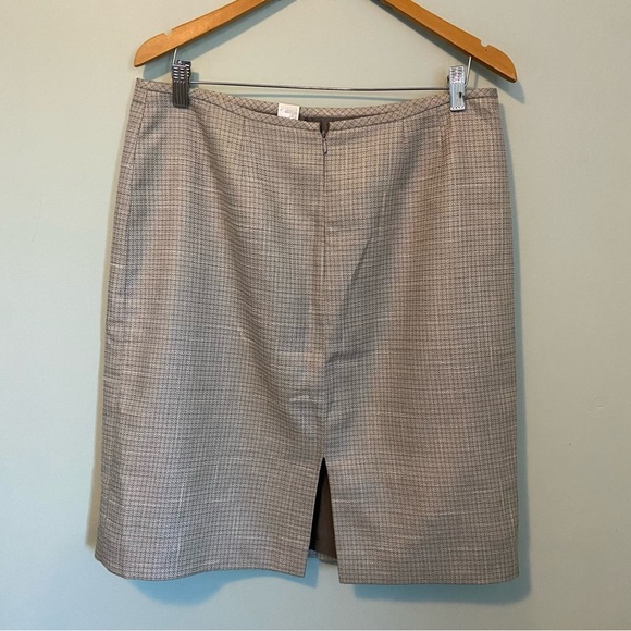 Tahari ASL Beige Blazer and Tailored Silhouette with matching pencil skirt. - Picture 9 of 10